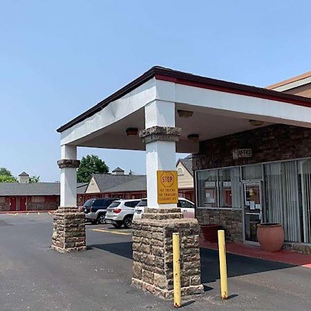 Super 8 By Wyndham Youngstown Girard Exteriör bild