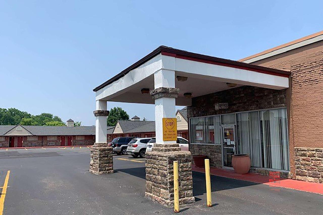 Super 8 By Wyndham Youngstown Girard Exteriör bild